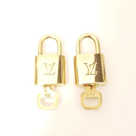 100% Authentic Louis Vuitton Shiny Gold 2 Locks and Keys - Picture 2 of 8